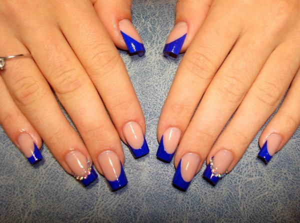 Красивые синие ногти