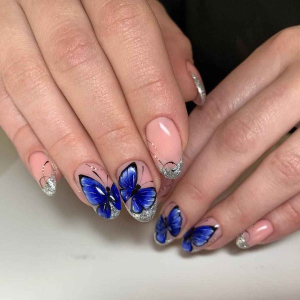 Маникюр френч на уголок с рисунком