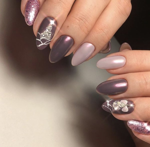 Ногтик с м с блестками и рисунком