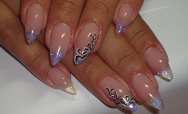 Блестящий френч на овальные ногти