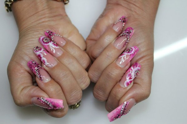 Розовый френч с рисунком и стразами