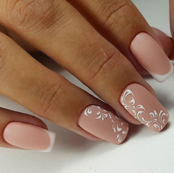 Нежный весенний маникюр