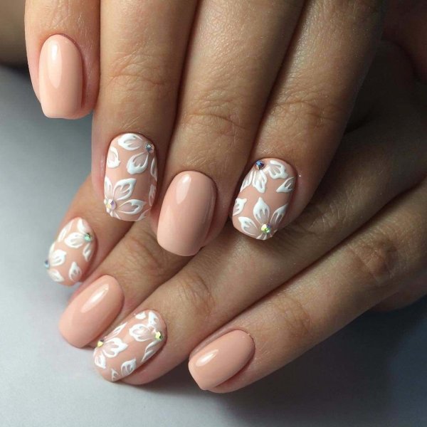 Нежный маникюр