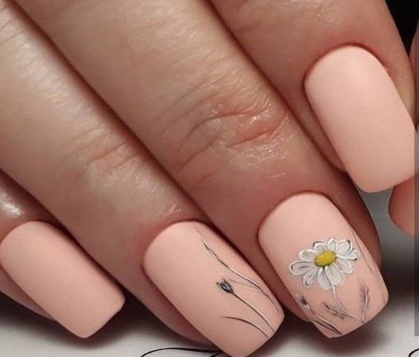 Розовый маникюр