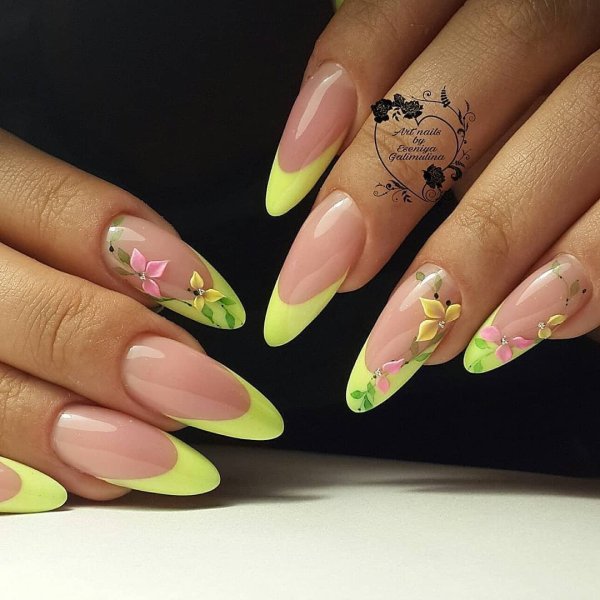 Шеллак на длинные миндальные ногти