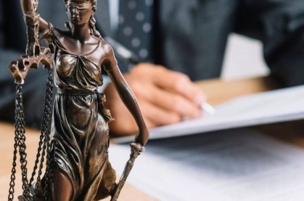 Фемида с весами