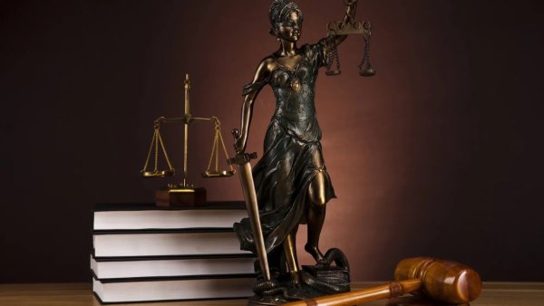 Фемида богиня справедливости статуя