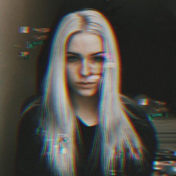 Глитч девушка