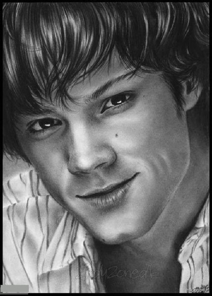 Джаред Падалеки карандашом