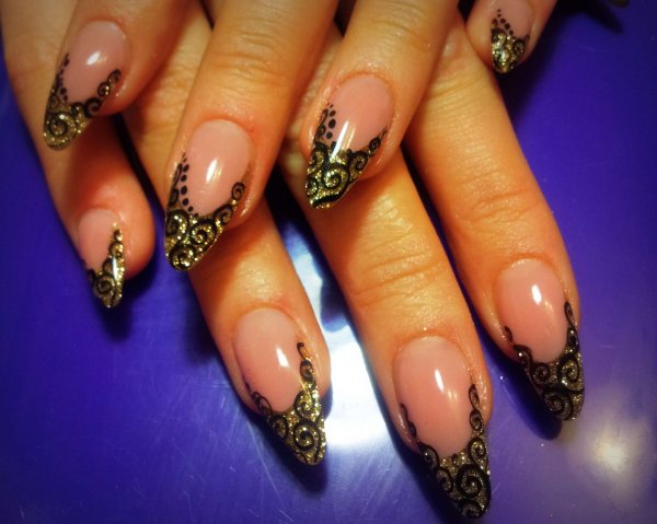 Красивый френч на нарощенных ногтях