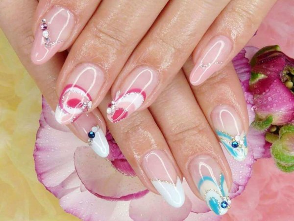 Свадебный маникюр на нарощенные ногти