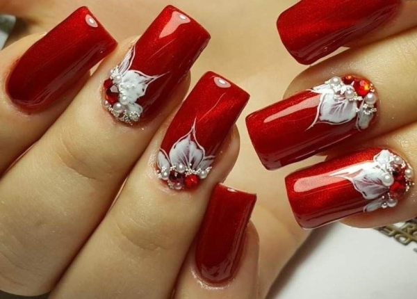 Красный маникюр