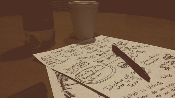 Блокнот на столе