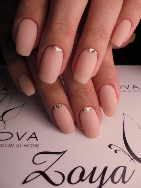 Ногти светлые тона
