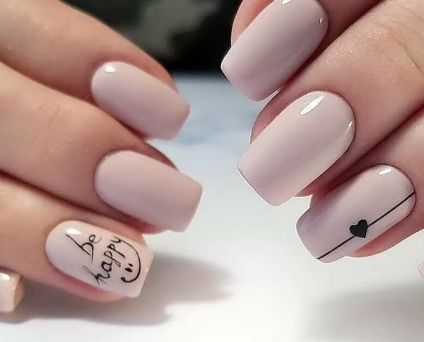 Красивый розовый маникюр