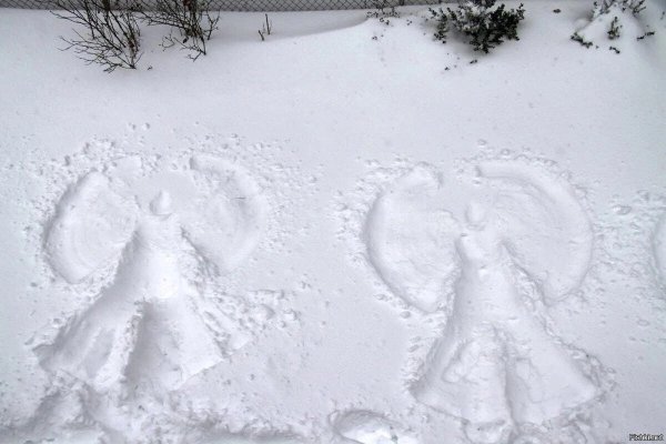 Сердце нарисованное на снегу