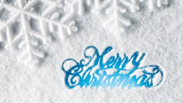 Сердечко из снега