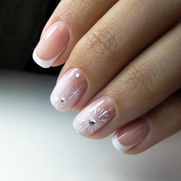 Маникюр зимний нежный френч