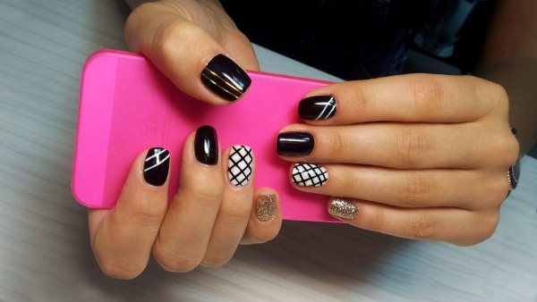 Рисунки на Красном лаке на ногтях