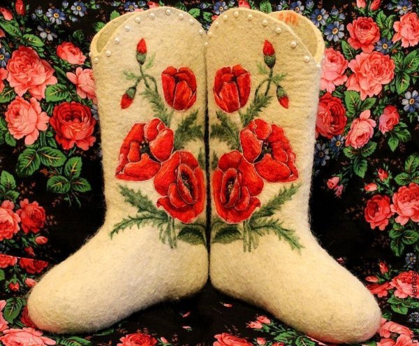 Валенки с вышивкой