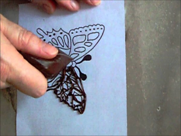 Украшение торта шоколадными бабочками