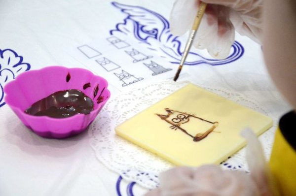 Рисование шоколадом