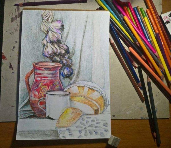 Графический натюрморт цветными карандашами