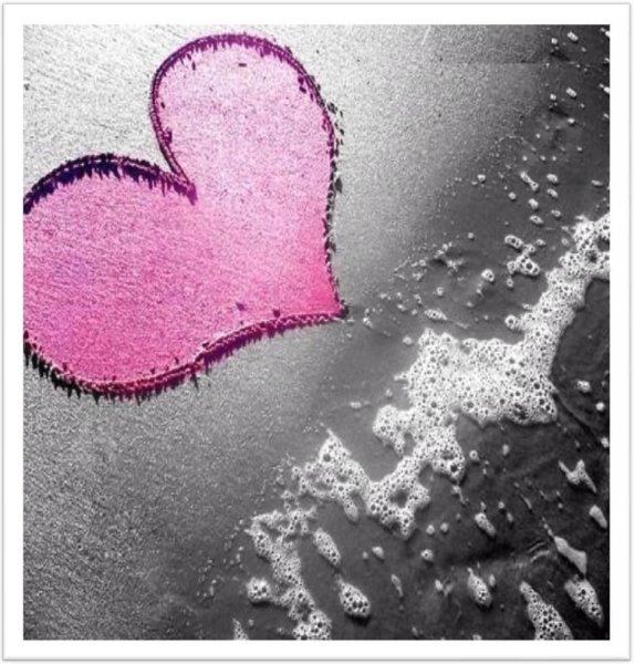 Брюнетка с мишкой