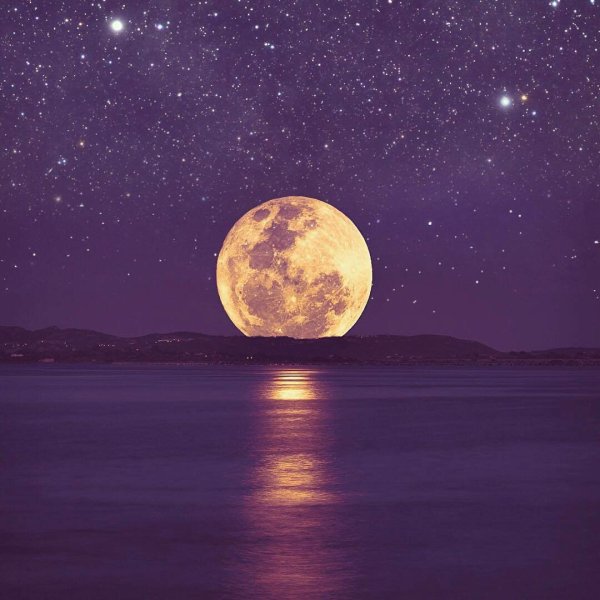 Огромная Луна