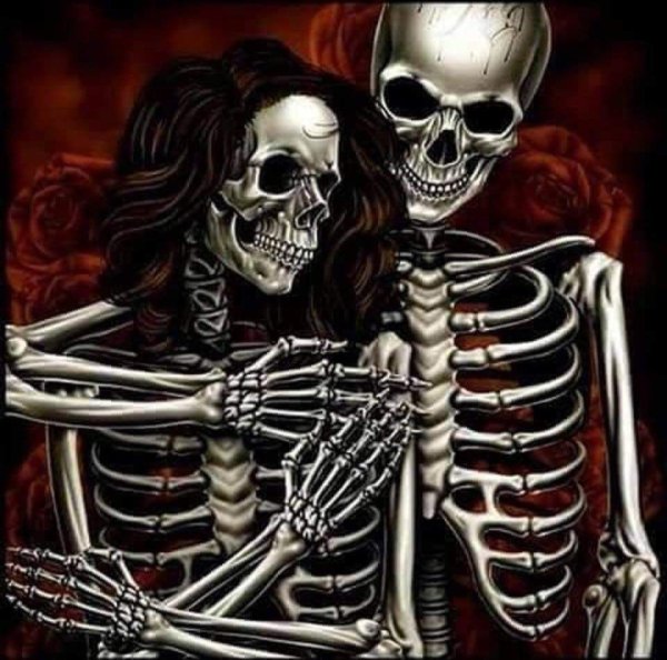 Череп цветными карандашами