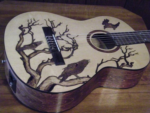 Расписанная гитара маркером