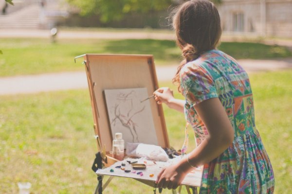 Мольберт на природе