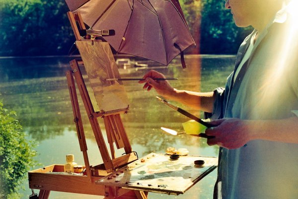 Картина на мольберте