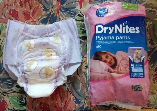 Подгузники drynites and pampers