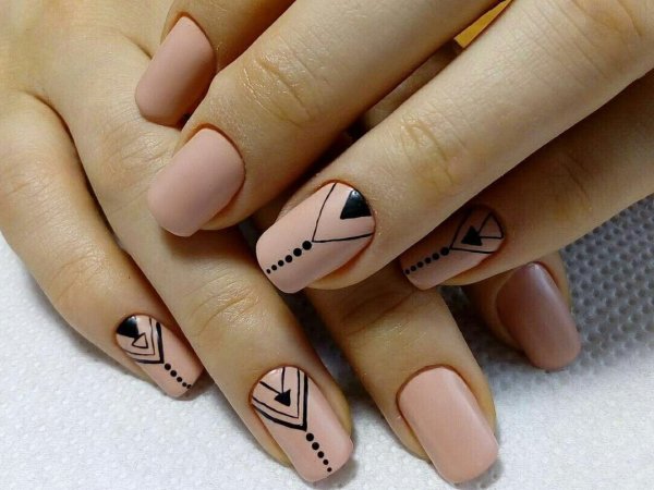 Маникюр с геометрическими фигурами