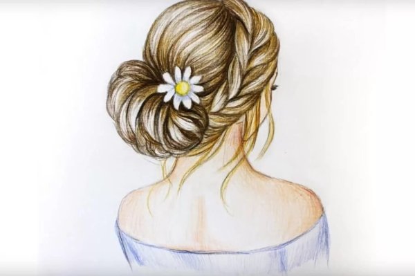 Девушка в платье на ветру