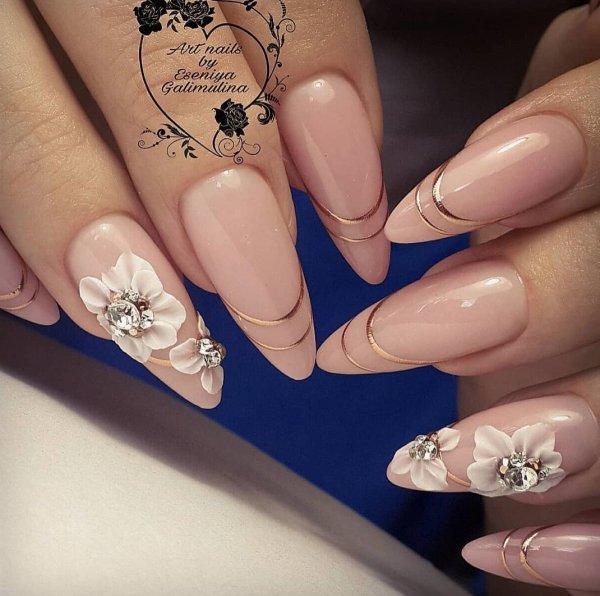 Маникюр с цветами