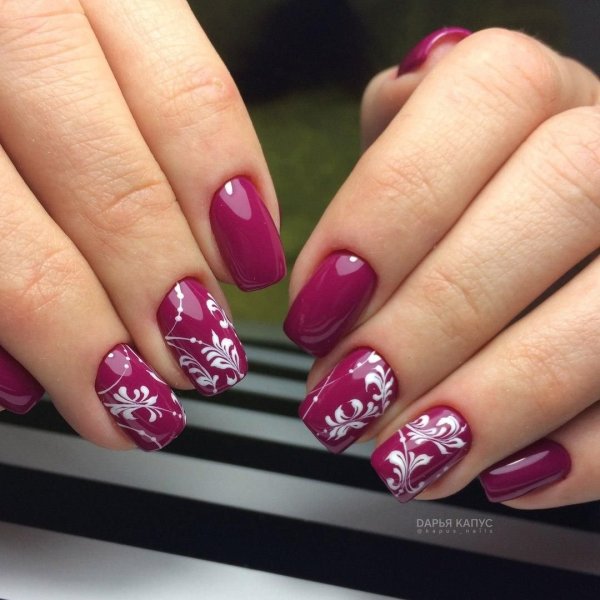 Ногти малиновые с рисунком
