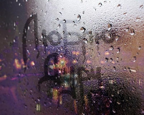 День рисования на запотевшем стекле