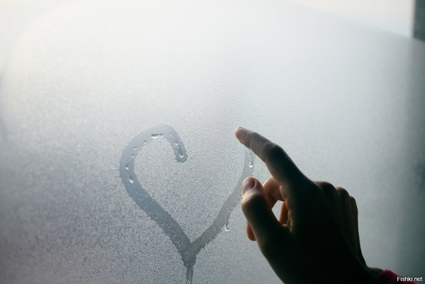 Надпись на мокром стекле