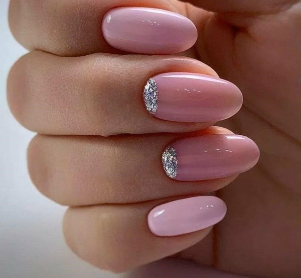 Ногти розовые однотонные