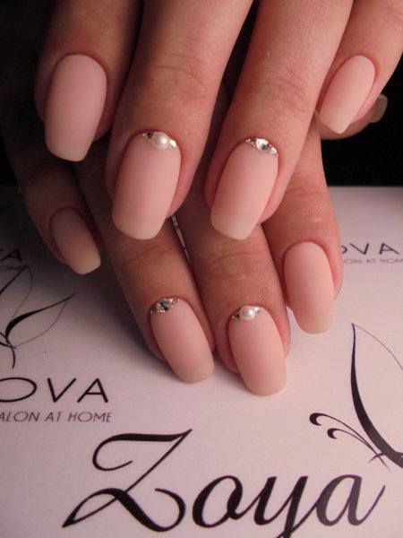 Нежный маникюр