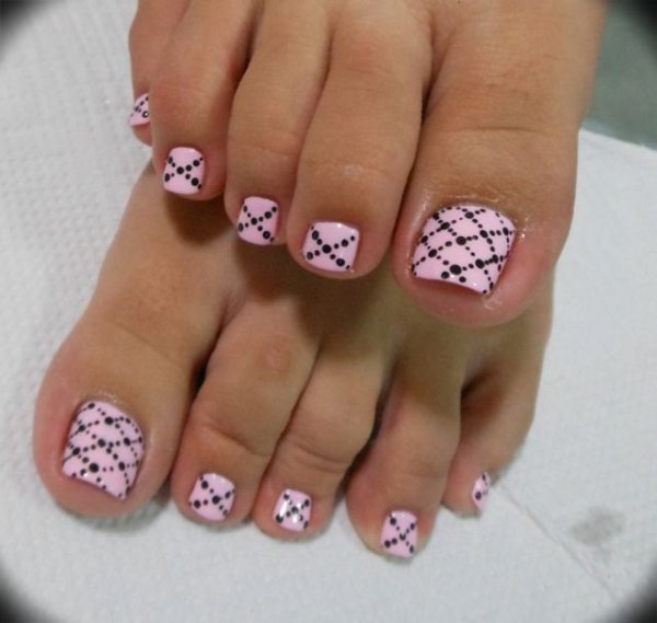 Яркий педикюр