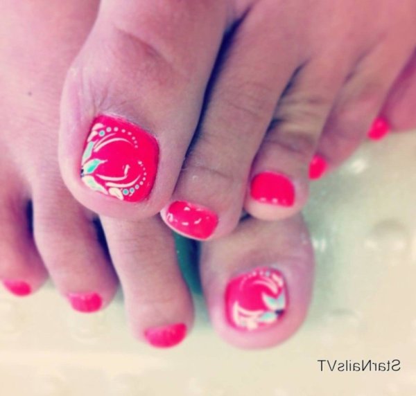 Французский маникюр на ногах