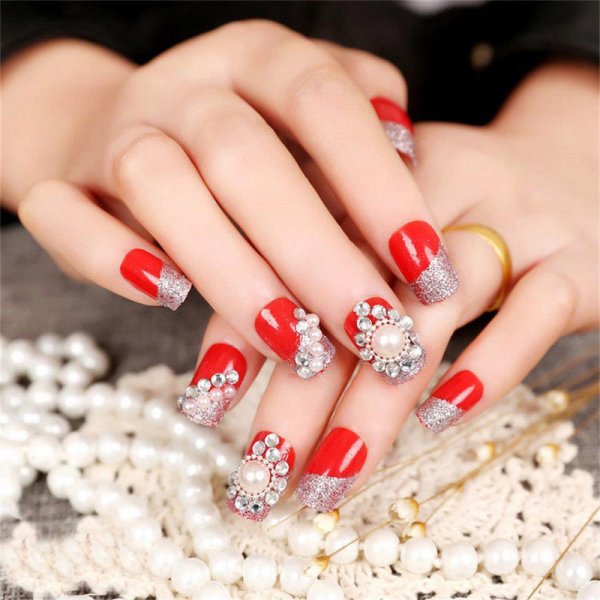 Маникюр с украшениями