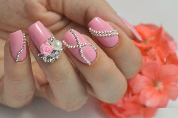 Украшение ногтей бульонками