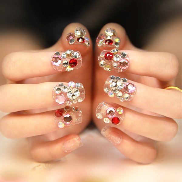 Маникюр с камушками