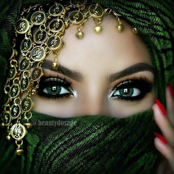 Восточные глаза девушек