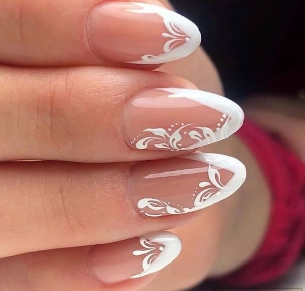 Красивый маникюр с цветочками