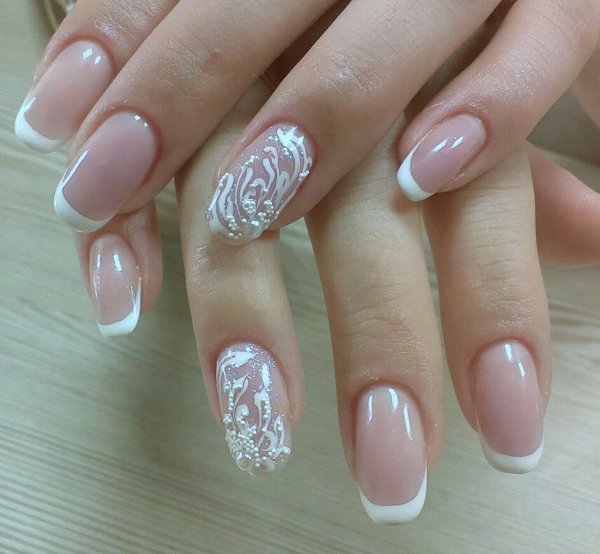 Маникюр французский с рисунком